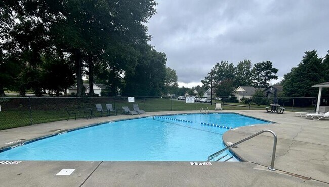 Building Photo - 124 Lake Ridge Dr