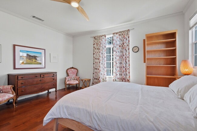 Building Photo - 820 Almar Ave