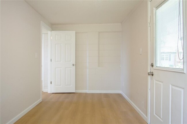 Building Photo - 37705 Primo Dr