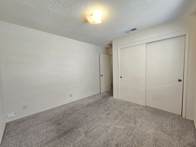 Building Photo - 1009 W Alene Ave