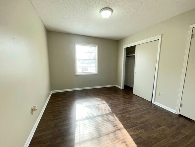 Building Photo - Adorable home completely renovated!