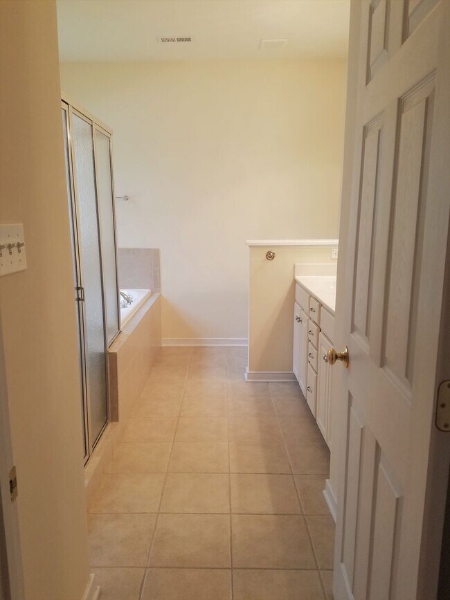 Building Photo - Beautiful transitional 4 bedroom brick rancher on quiet street just off of Hull Street/Genito Roa...