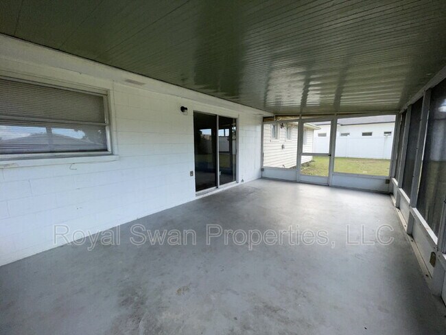 Building Photo - 303 Thornwood Way