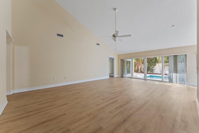 Building Photo - 118 Knoll Way