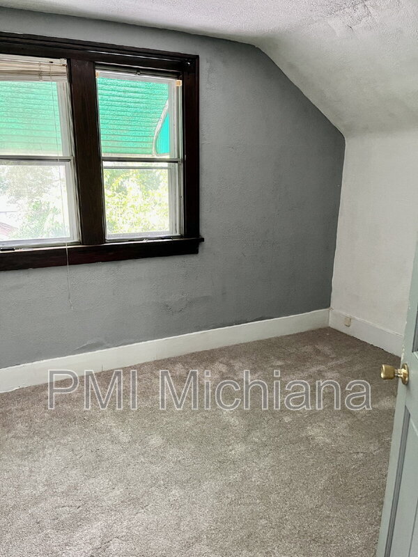 Building Photo - 1113 21st St