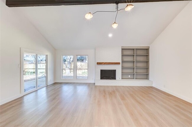 Building Photo - 4827 Gerona Dr