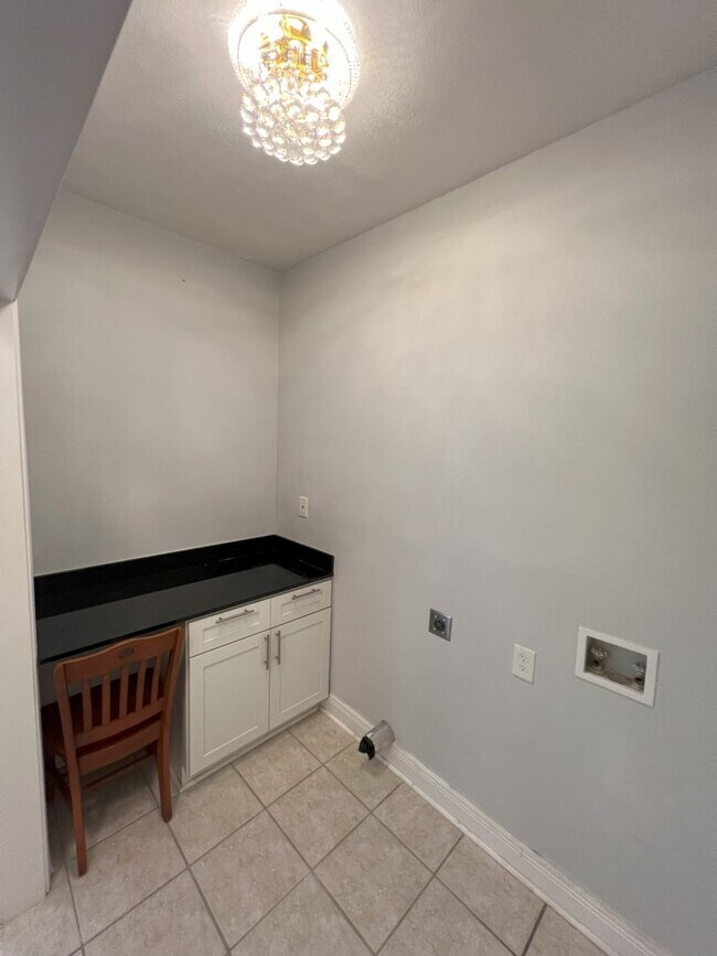 Building Photo - Newly remodeled, 4 bedroom, 2.5 bathroom home in Baton Rouge, LA