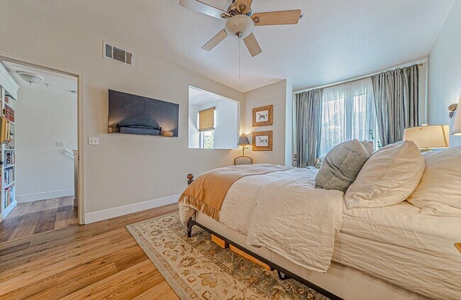 Building Photo - 1059 Esparanza Way