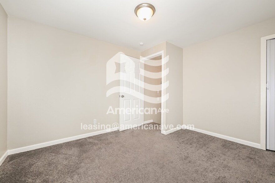 Building Photo - 129 Tuscola St