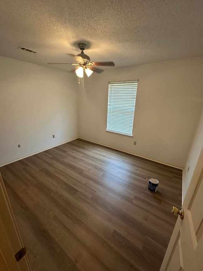 Building Photo - 3-Bed, 2-Bath Home in Central Springdale - Fully Fenced in Backyard and 2x Car Garage!
