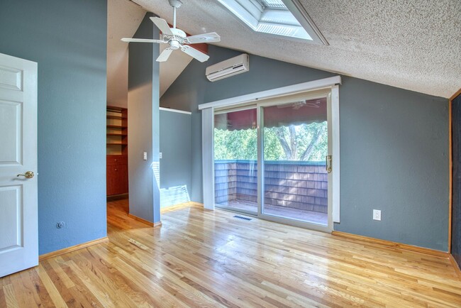 Building Photo - Charming 4 BD/1.5 BA Gunbarrel Home with G...