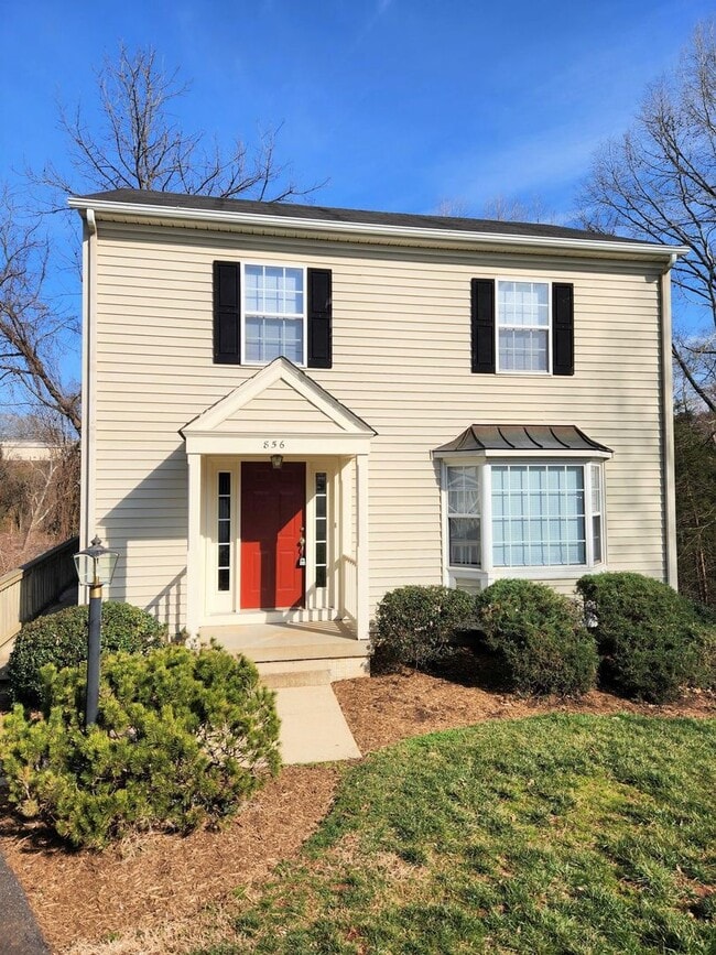 Building Photo - 3 Bedroom 2.5 Bath home with an Albemarle ...