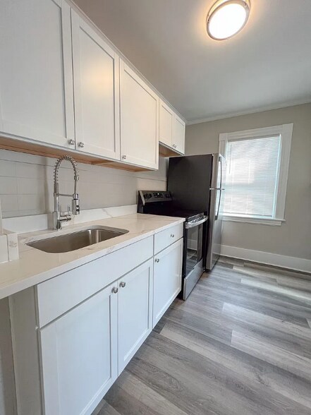 Building Photo - 84 Exeter Ave