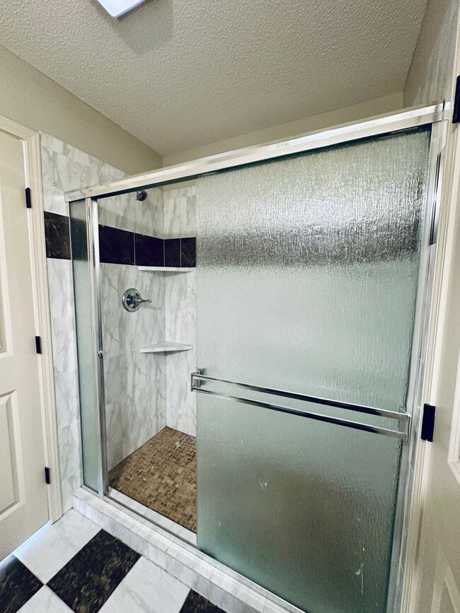 Building Photo - {20067} Custom Built Home in Woodland Mano...