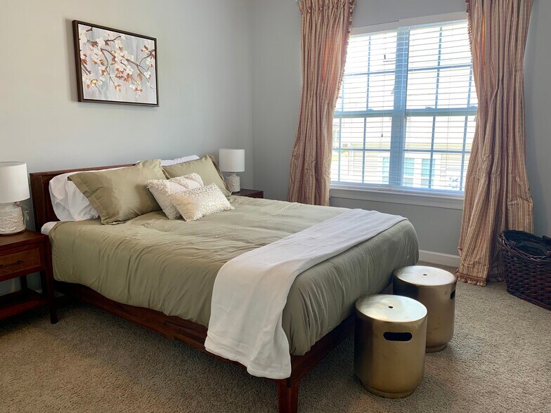 Queen bed - 15403 Barossa Valley St
