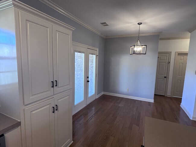 Building Photo - 29 Oak Crest Dr