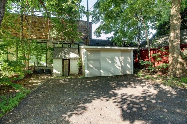 Building Photo - 32 Birch Crescent St