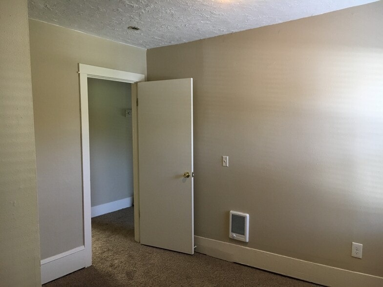 Bedroom 1 - 4743 N Albina Ave