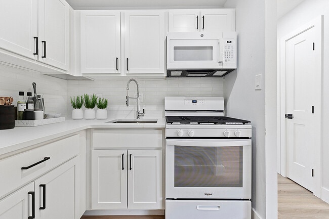 Building Photo - Colonial Village Apartments