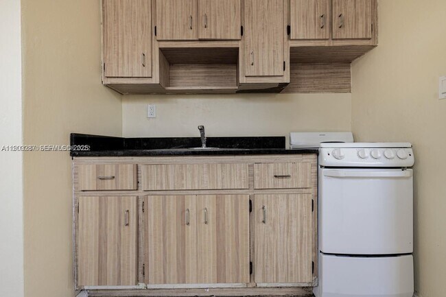 Building Photo - 805 NW 3rd Terrace