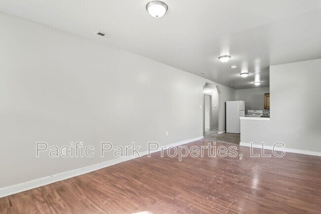 Building Photo - 502 S Holmes Ave