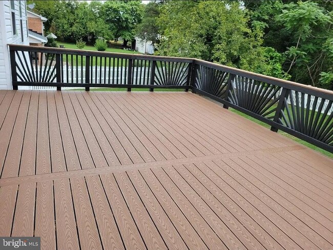 Building Photo - 7122 Allentown Rd