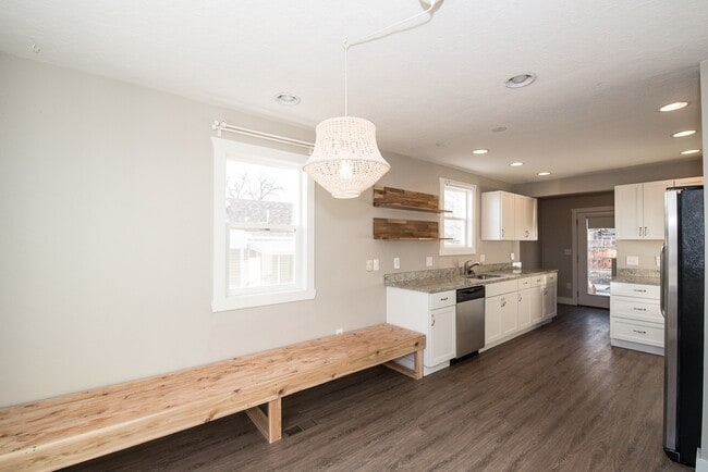 Building Photo - Beautiful Spacious Home in Sugarhouse!