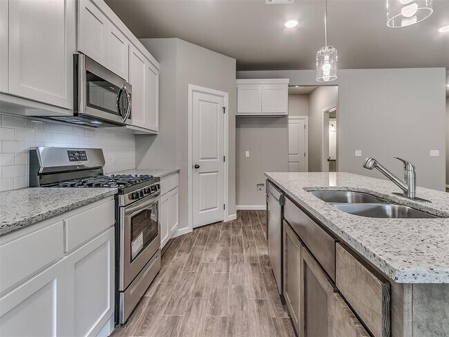 Building Photo - 600 Mirano Ln