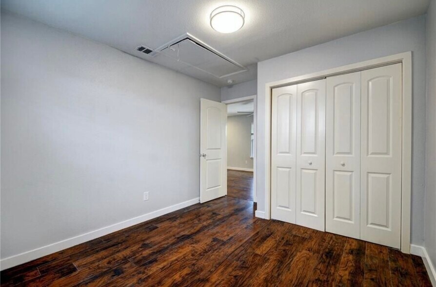 Building Photo - 1120 Estes Ave