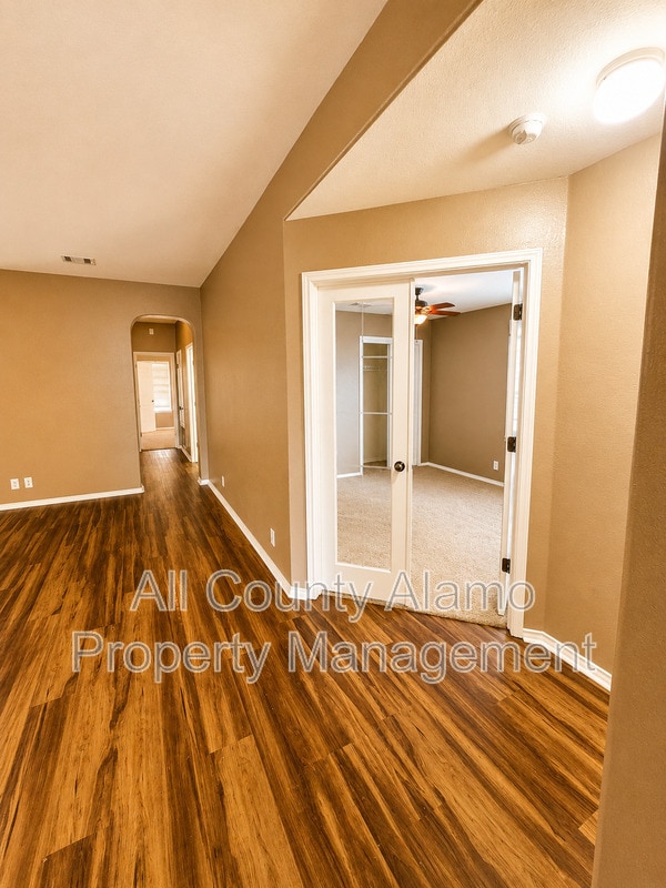 Building Photo - 9006 Pinseeker