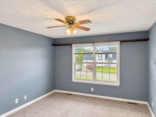Building Photo - 726 Shetland Dr