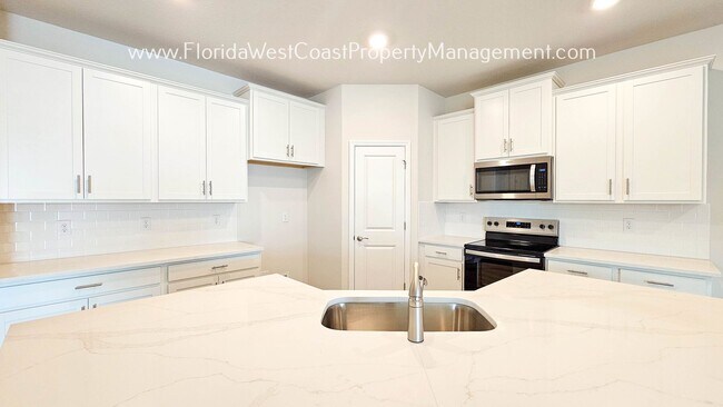 Building Photo - BRAND NEW! OUTSTANDING 3 BED/2 BATH VILLA ...