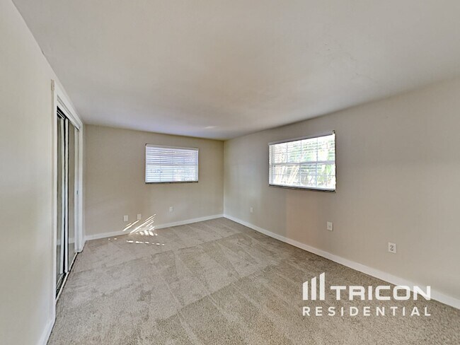 Building Photo - 5560 Waneta Pl