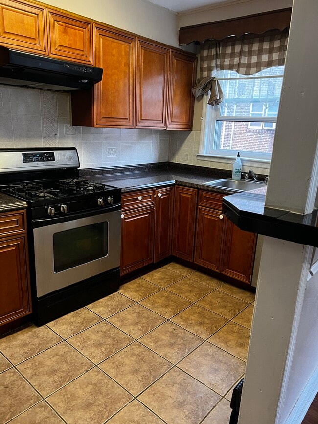 Building Photo - 1515 Benner St