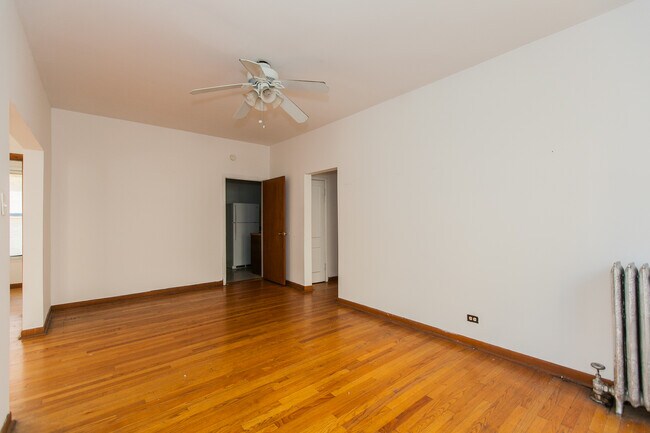 Building Photo - 520 W Diversey Pkwy