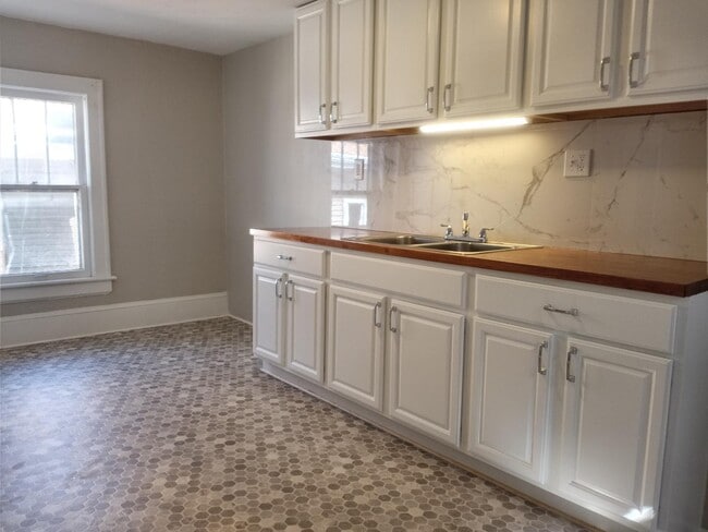 Building Photo - 107 Dawes Ave