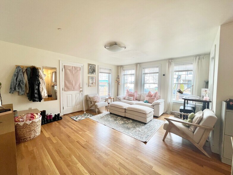 Building Photo - 17 Raymond St