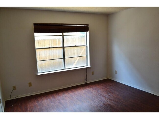 Building Photo - 1107 N Locust St