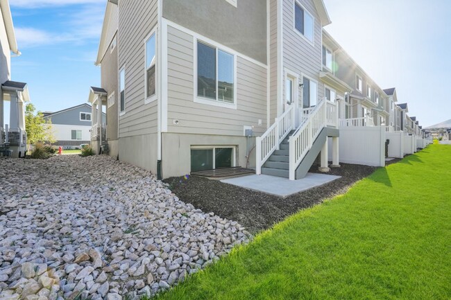 Building Photo - Pet Friendly 4-Bedroom End-Unit Townhome