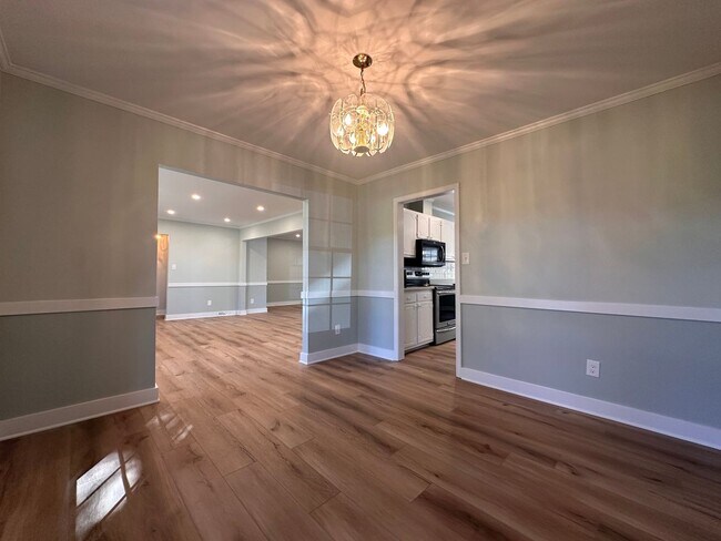 Building Photo - Home on High Tide