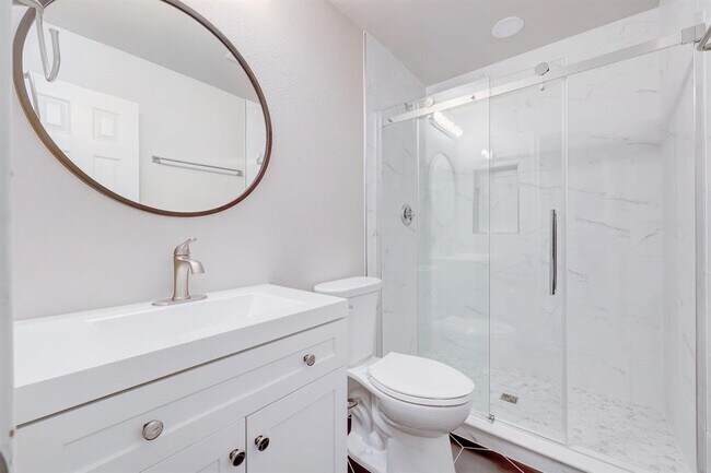 Building Photo - 200 Woodmont Dr