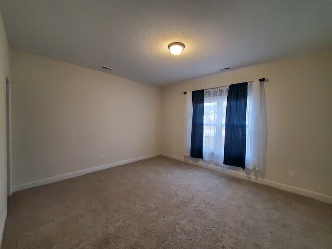 Building Photo - 600 Unity Ct