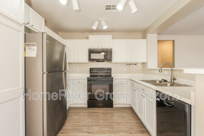 Building Photo - 1315 S 222nd Ln