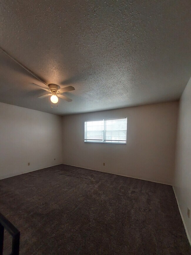 Building Photo - 185 Buckingham St