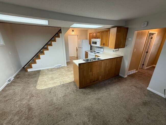 Building Photo - Cloquet MN - 3-bed - 1-bath - 1 - car Sing...