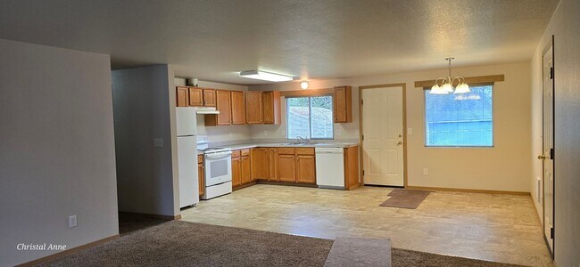 Building Photo - 2261 E Crestview Dr