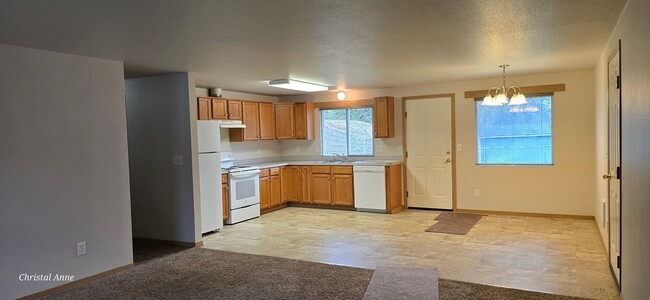 Building Photo - 3 bedroom 1 bath in Shorecrest Neighborhood