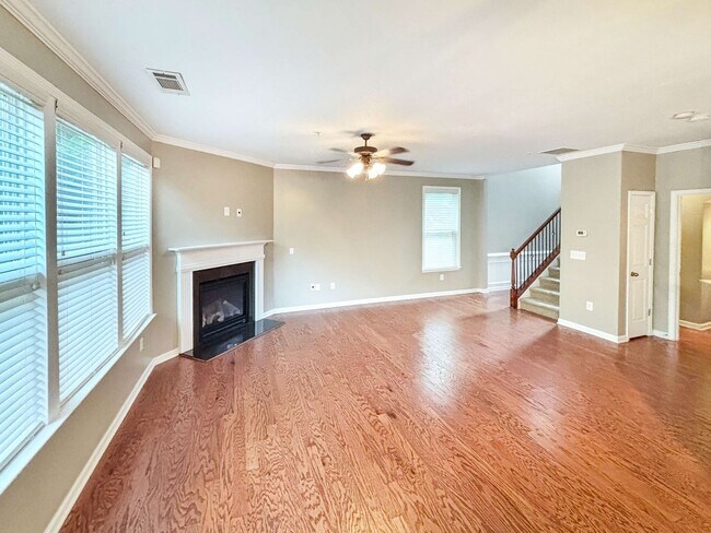 Building Photo - End Unit Townhome - 3BR, 2.5BA with Garage