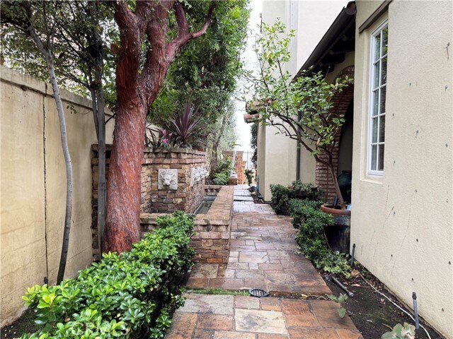 Building Photo - 19 Momento