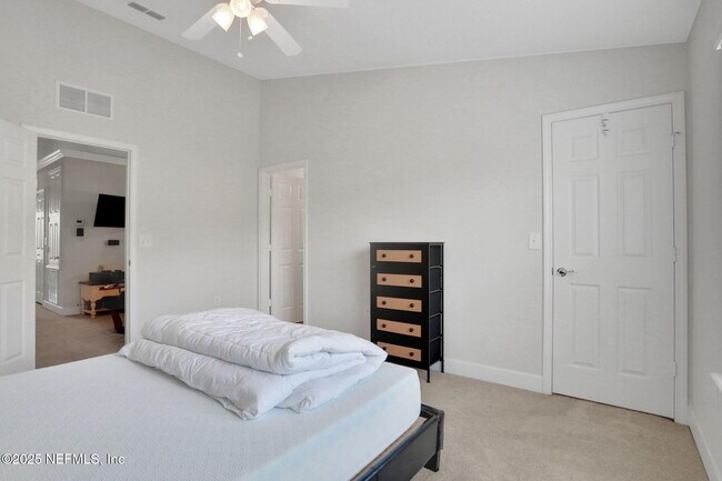 Building Photo - 6846 Roundleaf Dr